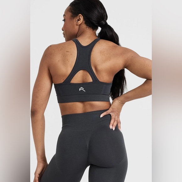 Oner Active
EFFORTLESS SEAMLESS HIGH NECK BRALETTE - Picture 1 of 5